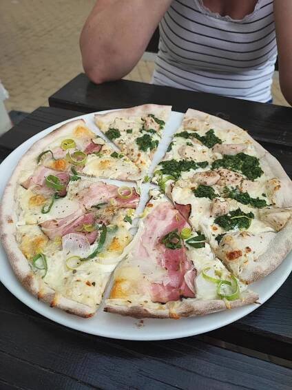 Restaurace a Pizzerie Na Knihovně foto 2
