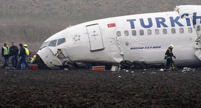 Boeing tureckých aerolinií se rozpadl na kusy