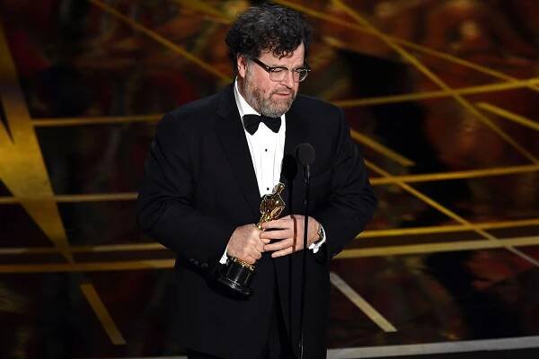 Oscars 2017: 'Manchester by the Sea' 's Kenneth Lonergan Wins Best Original Screenplay