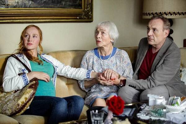 StadtKomödie: Die Notlüge - Z filmu - Brigitte Hobmeier, Christine Ostermayer, Josef Hader