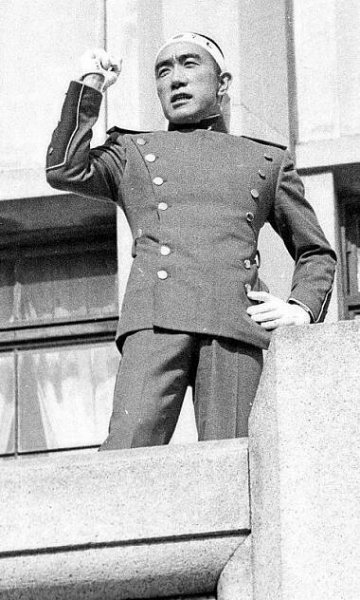 Před 50 lety spáchal harakiri japonský spisovatel a pučista Mišima. Zpráva o jeho smrti se stala senzací