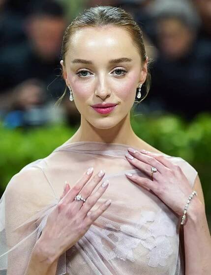 Phoebe Dynevor The Metropolitan Museum of Art's Costume Institute Benefit, celebrating the opening of the Sleeping Beauties: Reawakening Fashion exhibition, Arrivals, New York, USA
