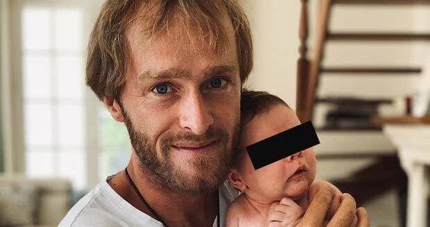 Jakub Vágner se pochlubil synovcem Albertem