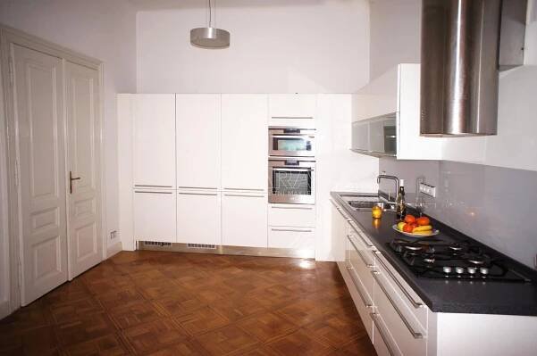 Pronájem luxusního bytu 4+1, 135 m2, Praha 1 | OSMITZ IZERA Reality