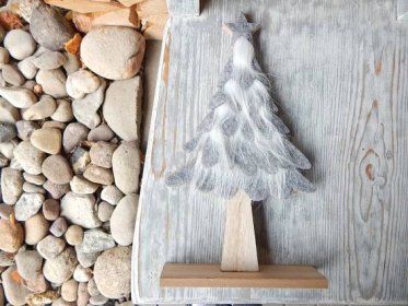 Stromek vánoční na podstavci dřevěný  šedý