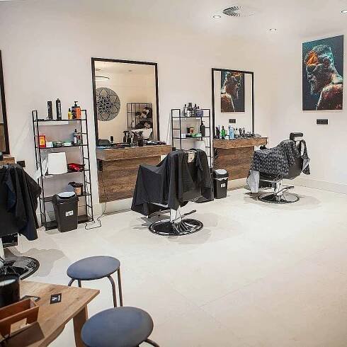 Villa Fitz zve v sobotu 7. prosince veřejnost do nových prostor kosmetického studia Zaja a barber shopu Barber Vibe.