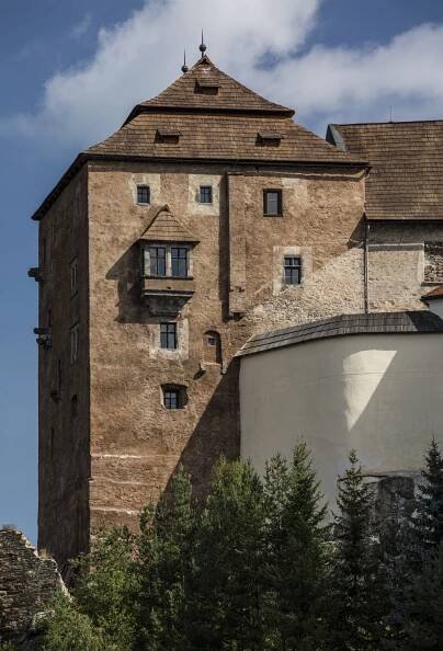 EXTERIÉR HRADU (DONJON) | STAV PO OBNOVĚ A KONZERVACI