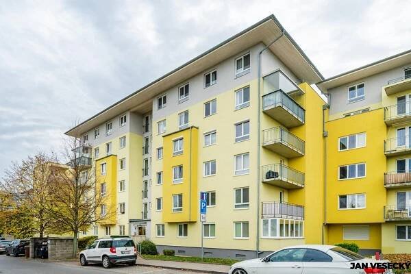 Pronájem bytu 3+kk s garážovým stáním a balkónem, 78 m2, Marie Podvalové 930/7, Praha 9 - Čakovice