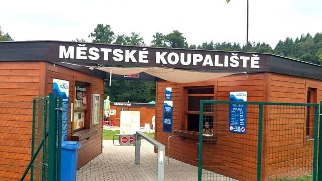 Oblíbené Městské koupaliště v Lomnici nad Popelkou | foto: Vladislava Wildová,  Český rozhlas