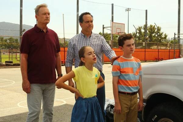 Americká manželka - Větší děti, větší problémy - Z filmu - Ryan Stiles, Julia Butters, Diedrich Bader, Evan O'Toole