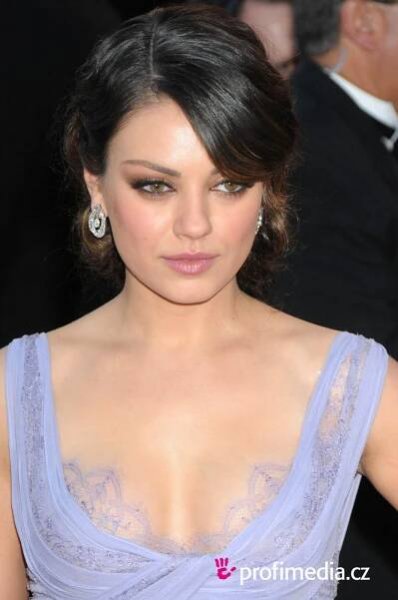 Mila Kunis - celebrity účes - HappyHair