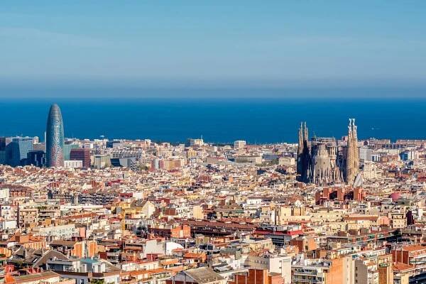 Intelligent Energy Distribution Between Metro and E-Bus Fleet in Barcelona