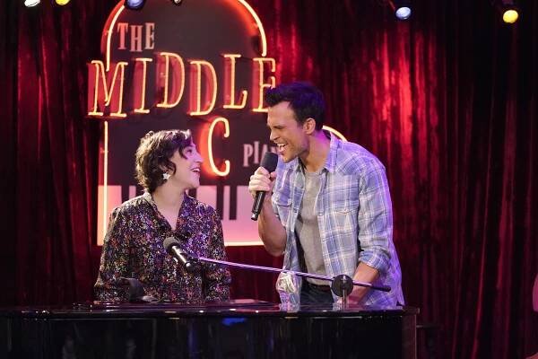 Call Me Kat - Double Date - Z filmu - Mayim Bialik, Cheyenne Jackson