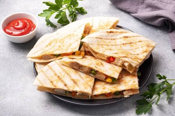 FOTORECEPT Hľadáte nový recept na kuracie mäso? Zapečte ho s tortillami, z tej chuti odpadnete!