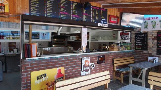 Tiky bar a pizzerie