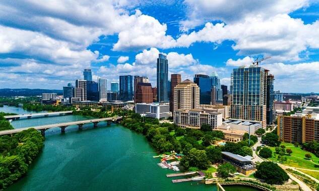 cityscape summertime nad nádherným austinem texas downtown - austin texas - stock snímky, obrázky a fotky