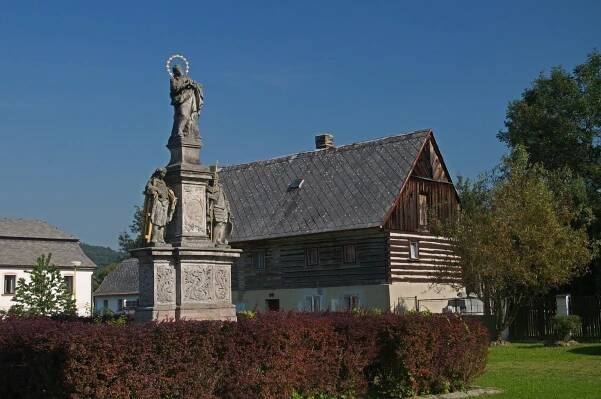 Fotogalerie • Sousoší Panny Marie a světců (Socha) • Mapy.com