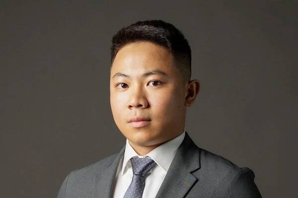 Photographic portrait of Raymond Lee