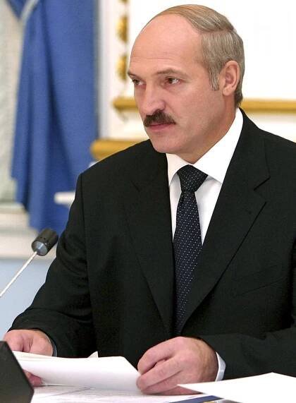 Controversial Belarus vote scraps term limits