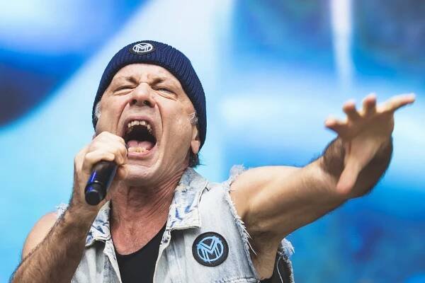 Bruce Dickinson > Loudwire