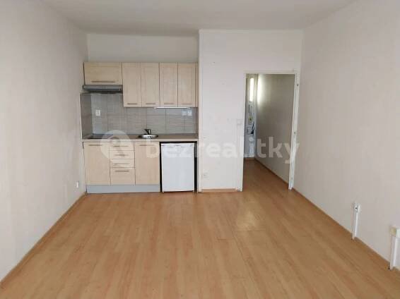 Pronájem bytu Garsoniéra 30 m², třída Edvarda Beneše, Hradec Králové, Královéhradecký kraj
