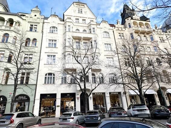 Zařízený byt 1+kk, 21,3 m2, Praha 1 - Josefov, ul. Pařížská - RAK CZ a.s.