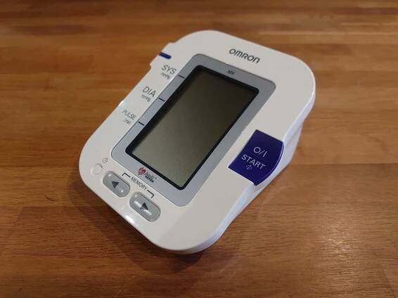 Tlakoměr OMRON M6 (HEM-7001-E) | Aukro