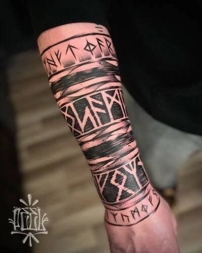 tatoo panosundaki Pin