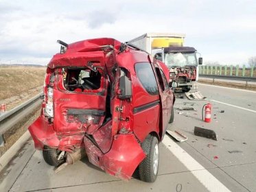 Nehoda dvou aut na D1 mezi Kroměříží a Hulínem: Muž skončil v nemocnici