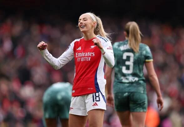 Chloe Kelly made her Arsenal debut in the 5-0 win over Tottenham