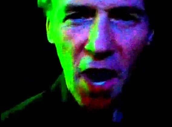 Michael Gough mluví hlasem Deckarda Caina o Horadric Cube