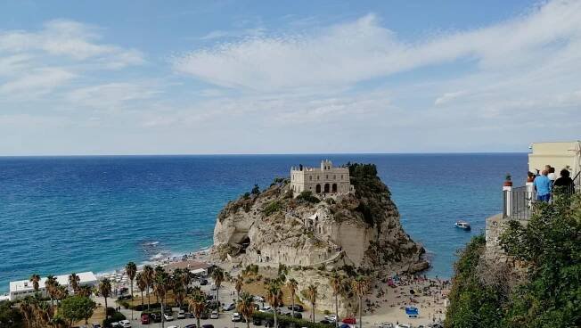 Tropea, perla Kalábrie – aktivní holka