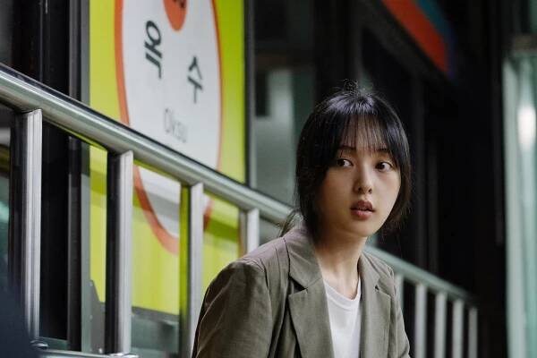 Bo-ra Kim - The Ghost Station - Z filmu