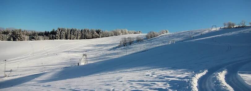 Na lyže do Orlických hor. Nejen skvělé sjezdovky a běžkařské trasy, ale třeba i túry na sněžnicích