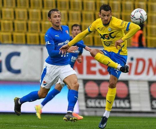 5. kolo FORTUNA:LIGA, FK Teplice - FC Baník Ostrava, 26. září 2019 v Teplicích. Daniel Tetour z FC Baník Ostrava Vukadin Vukadinovič z FK Teplice