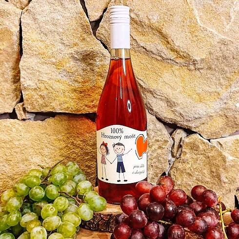 100%  Hroznový mošt z odrůdy Zweigeltrebe rosé