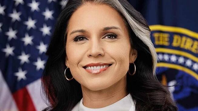 Tulsi Gabbardová, bývalá americká kongresmanka a od 12. února 2025 nová ředitelka americké Národní zpravodajské služby, na oficiálním snímku.