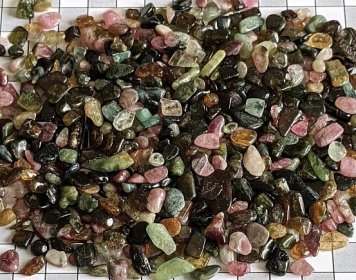 Hrst turmalínu multicolor, drobné kameny, cca 25g - Minerály a zkameněliny