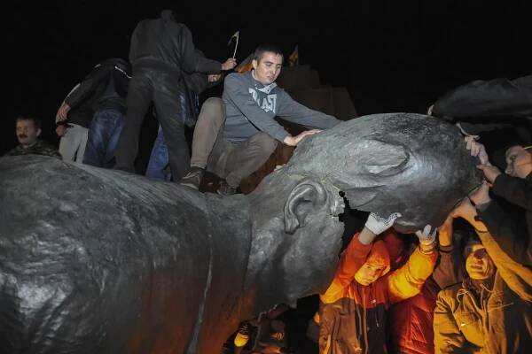 Decommunizing Ukraine | Foreign Affairs