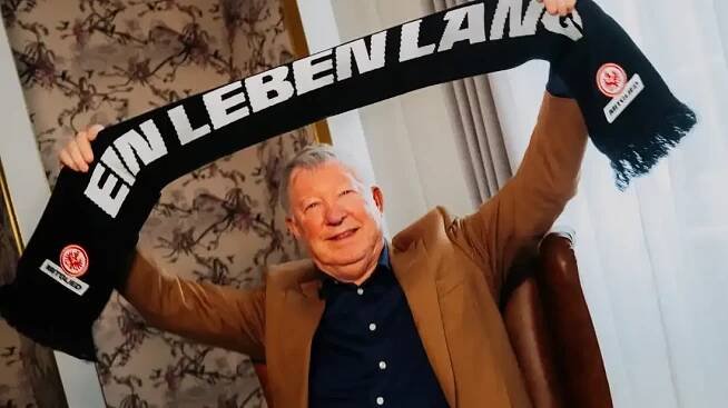Sir Alex Ferguson čestným členem Eintrachtu. Co má skotský trenér s Frankfurtem společného? - Médium.cz