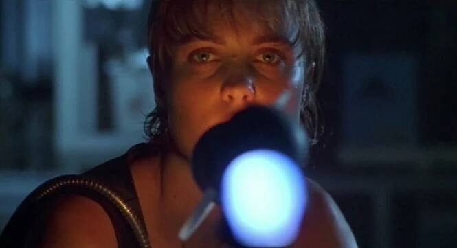 Černočerná tma - Z filmu - Radha Mitchell