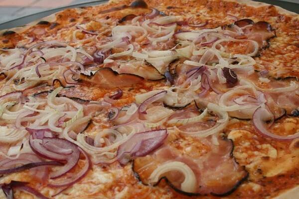 Obrovská pizza (45 cm) s sebou nebo na zahrádce