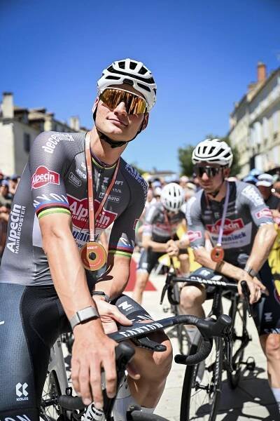 Van der Poelův stav se výrazně zhoršil. Musel odstoupit z Tour