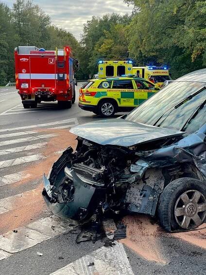 K dopravní nehodě dvou osobních automobilů na silnici mezi… | POŽÁRY.cz - ohnisko žhavých zpráv | hasiči aktuálně
