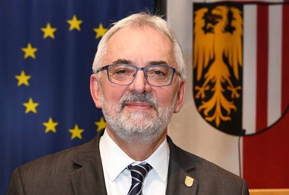 První vakcína má evropské razítko. Je bezpečná a technologicky elegantní, ujišťuje přední český virolog prof. RNDr. Libor Grubhoffer, CSc., Hon. D.Sc., dr. hc » Iniciativa Sníh