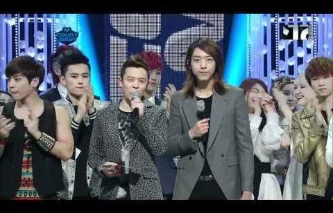Profilový obrázek - [Live HD 1080P] Lee Jung Shin (CNBLUE) - 120329 M Countdown - MC CUT