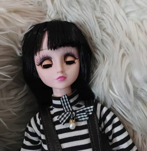 VELKÁ POHYBLIVÁ PANENKA BJD Wednesday Addamsová UZAMYKATELNÉ OČI 60 cm KRABIČKA Certifikáty, posudky, atesty CE