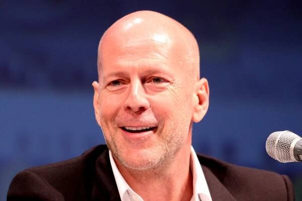 Bruce Willis (70) už nemluví, nechodí a nevzpomíná. Z akčního hrdiny se stal tichý pozorovatel