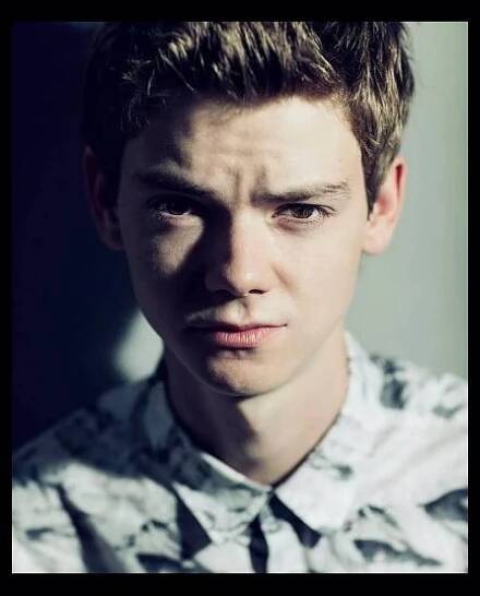Foto k tématu Thomas Brodie-Sangster – stránka 16