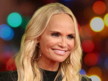 Kristin Chenoweth Opens Up About Her First Christmas as a Newlywed